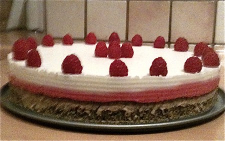 Himbeer-/Mohntorte - Mohnboden, Himbeercreme, frische Himbeeren