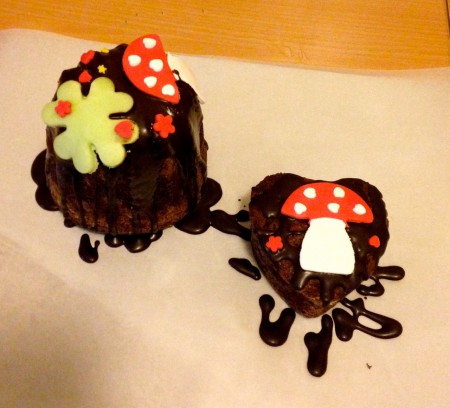 Mini Gugelhupf Glücksbringer - Schokogugelhupf, Schokoglasur, selbst gemachtes Fondantdekor