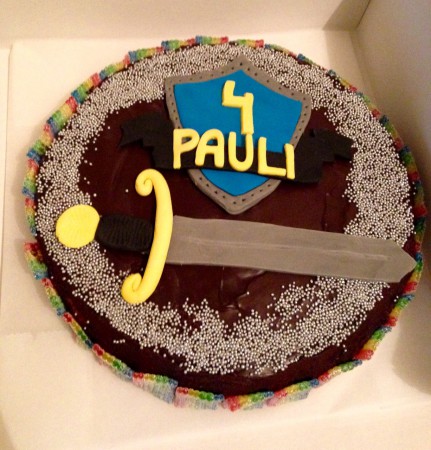 Rittertorte - Sachertorte mit selbst gemachtem Fondantdekor